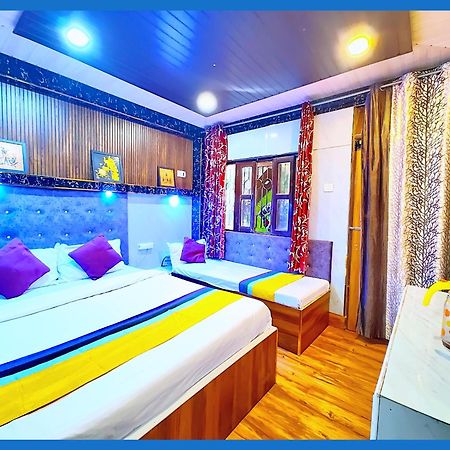 Flattiess ! Hotel Near Mall Road - Open Sitting Area On Terrace With Full Naini Lake View And Mountain Valley View - Wi Fi - Room Service Available - Top Rated Hotel ناينيتال المظهر الخارجي الصورة