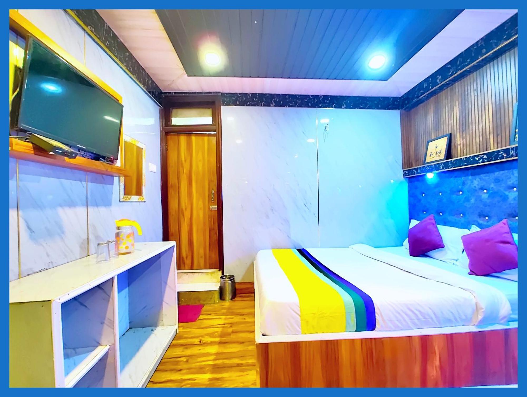 Flattiess ! Hotel Near Mall Road - Open Sitting Area On Terrace With Full Naini Lake View And Mountain Valley View - Wi Fi - Room Service Available - Top Rated Hotel ناينيتال المظهر الخارجي الصورة